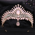 Couronne de mariée dorée élégante avec cristaux roses et pendentif de front pour mariage - Or KC Strass Blanc & Rose Jelly