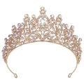 Detailansicht der goldenen Brautkrone mit Blattmuster und funkelnden AB-Regenbogen-Steinen - KC Gold Weißer Diamant + AB-Diamant