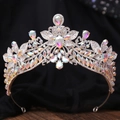 Dettaglio corona da sposa in argento con strass AB e intricati motivi floreali in metallo - Argento con Strass AB