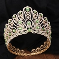 Corona dorata con pietre verdi a goccia e cristalli bianchi su seta nera - Tono Oro KC Strass Bianco e Verde Chiaro
