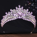 Dettaglio ravvicinato di corona barocca vintage con strass viola e lega d'argento - Argento AB Cristallo Viola