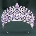 Corona da sposa barocca con cristalli viola e metallo argento su sfondo velluto verde - Base argento con cristalli viola