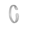 Dettaglio macro del bracciale a serpente in acciaio argento con perle bianche e zirconi - Stile Perla Tono Argento