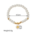 Détail du bracelet en perles avec charm marguerite affichant taille 4.5cm et poids 8.6g - Bracelet en Perles avec Charm Fleur (1094-liu)