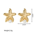 Detail der Seestern-Ohrringe mit Perle, Größenangaben und Gewicht in Goldoptik - Goldener Seestern Stil (S-E1102)