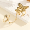 Detailansicht eines goldfarbenen Schmetterlings-Kettenrings mit Pavé-Steinen - 3D-Schmetterlingstextur Link-Stil (S-R874-D)
