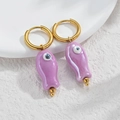 Moderni orecchini a cerchio dorati con ciondoli a pesce in ceramica viola per lo stile estivo - Stile Pesce Viola (S-E1118-zi)