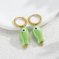 Orecchini stile mare con ciondoli a pesce verde chiaro e cerchietti dorati eleganti - Stile Pesce Verde (S-E1118-lv)