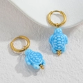Boucles d'oreilles tortue en céramique bleue avec anneaux dorés pour un style océanique - Style Tortue Bleu Lac (S-E1120-hulan)