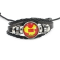 Détail d'un bracelet en cuir noir multicouche avec carte de Chine et breloque en verre - Motif China Go (13)