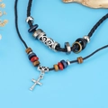 Gelaagde ketting in retro ankerstijl met kruishanger en kleurrijke kralen op leren koord - Kruis