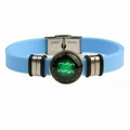 Bracciale regolabile in silicone celeste con ciondolo zodiacale dell'Acquario in vetro - Celeste