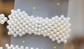 Fermaglio per capelli a forma di fiocco con perle bianche su cartoncino - Fiocco