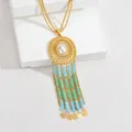 Dettaglio del ciondolo di perla con nappe di perline blu e verdi e ciondoli a cuore - Stile Nappa Perline Blu Verde (S-N2200)