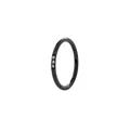 Detalle de anillo de acero negro de 2,5 mm con tres pequeños circones incrustados - US 6 / Negro
