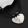 Collana di coppia con ciondolo a cuore in acciaio inox nero e argento con incisione - Nero/Argento