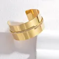 Eleganter breiter Armreif in Gold mit zweireihigen Diamantlinien und gedrehtem Rand - Doppelreihiger Strass Offener Stil (S-B1160)