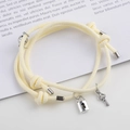 Bracelet de couple tissé beige minimaliste avec pendentifs serrure et clé argentés - Beige