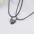 Colliers magnétiques en cœur pour couples avec cordons noirs et texture en alliage mat - Ligne de Cire Noire Pierre à Souhait