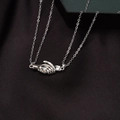 Colliers avec pendentif poignée de main magnétique pour couples en argent sur boîte - Poignée de Main Blanc (NST-0130)