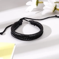 Bracciale da uomo in pelle nera intrecciata a mano con chiusura a cordoncino regolabile - Stile Intrecciato a Croce / Nero