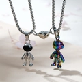 Collier magnétique astronaute pour couple avec pendentif argent et effet arc-en-ciel - Astronaute (NST-0165)