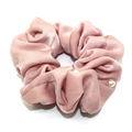 Rosa Satin-Haargummi mit eleganten Perlenverzierungen und Rüschendesign aus Seide - Hellrosa