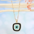 Collana con ciondolo quadrato occhio blu smaltato in finitura oro e catena a maglie - Quadrato Nero Catena d'Oro
