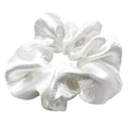 Elegante coletero de satén blanco con acabado brillante y suave textura plisada - Blanco (RT-146-H)