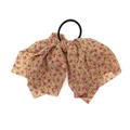 Chouchou en mousseline à motif floral avec nœud rose sur fond beige clair - Beige Avec Fleurs Rouges (RT-271-C)
