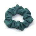 Elastico per capelli in raso verde petrolio con morbida trama a pieghe per donna - Ciano