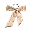 Eleganter beiger Satin-Haargummi mit weißem Gänseblümchenmuster und Schleifenbändern - Gänseblümchen Streamer Off-white / Cremeweiß