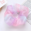Organza Scrunchie mit Farbverlauf in Pastellrosa Lila und Blau und Perlmuttglanz - Rosa-Lila