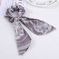 Chouchou en satin gris-violet avec rubans longs et motifs cachemire blancs à pois - Gris Violet