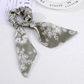 Chouchou en soie vert foncé avec ruban à motif cachemire et fleurs blanches - Vert Foncé