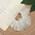 Elastico per capelli in organza crema con perle su tappetino intrecciato decorato - Bianco Crema