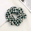 Chouchou tendance à carreaux vert foncé et beige en tissu doux et élastique - Vert Damiers (RT-488-C)
