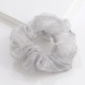 Elastico per capelli grigio argento in rete con finitura in seta metallica e texture morbida - Organza / Grigio Argento (RT-478-B)