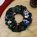 Elastico per capelli natalizio in raso verde scuro con Babbo Natale e luci LED - Nero 1