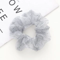 Chouchou en maille argentée avec strass scintillants pour coiffure élégante - Gris