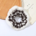 Elastico per capelli in peluche a scacchi marroni e bianchi con morbida ecopelliccia - Stile Plaid Caffè Bianco
