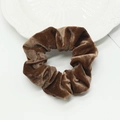 Chouchou en velours marron chocolat avec texture côtelée et élastique haute qualité - Marron
