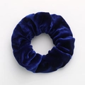 Chouchou de luxe en velours bleu marine avec texture douce et finition brillante - Bleu Saphir