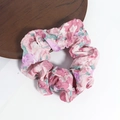 Rosa Haargummi aus Chiffon mit Blumenmuster und Plissee-Textur für elegantes Styling - Rosa