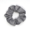 Dettaglio macro dell'elastico in velluto grigio con trama del tessuto e plissettatura - Grigio