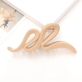 Grande pince à cheveux mate beige ondulée pour une coiffure élégante de femme - Khaki