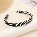 Cerchietto fatto a mano con motivo zebrato bianco e nero su base in spugna morbida - Stile Zebra / Zebra Print