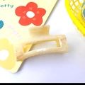 Pinza per capelli rettangolare color crema marmorizzato con design traforato - Rettangolo Giallo