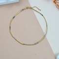 Detail van kralenketting met gouden karabijnsluiting en verstelbare verlengketting - Amazonietgroen