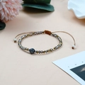 Bracciale tessuto a mano con perline di vetro sfaccettate e pietra di labradorite - Stile Grigio Nero Flash (BN-0092)